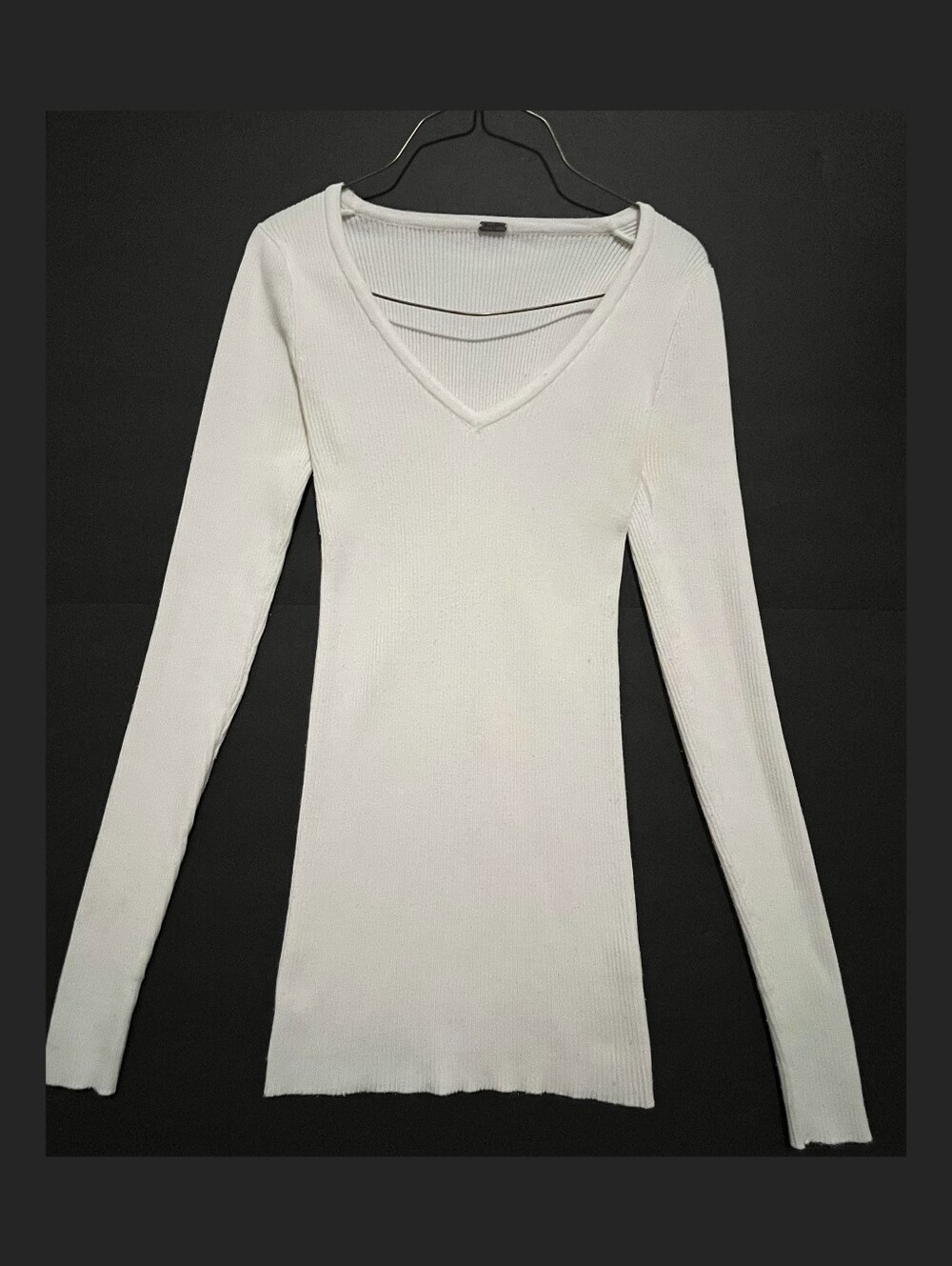 Classic White Ribbed V-Neck Long Sleeve Top
